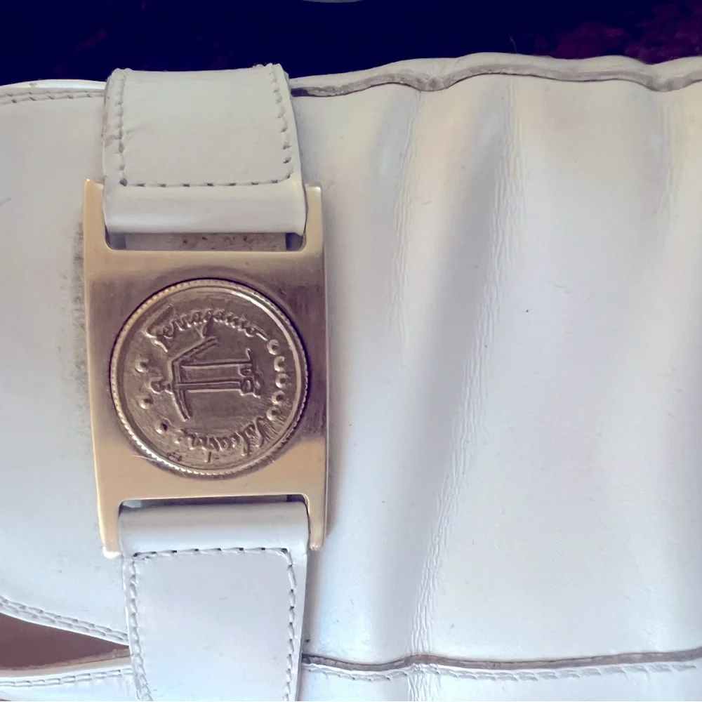 Vintage Ferragamo loafers - Picture 2 of 4